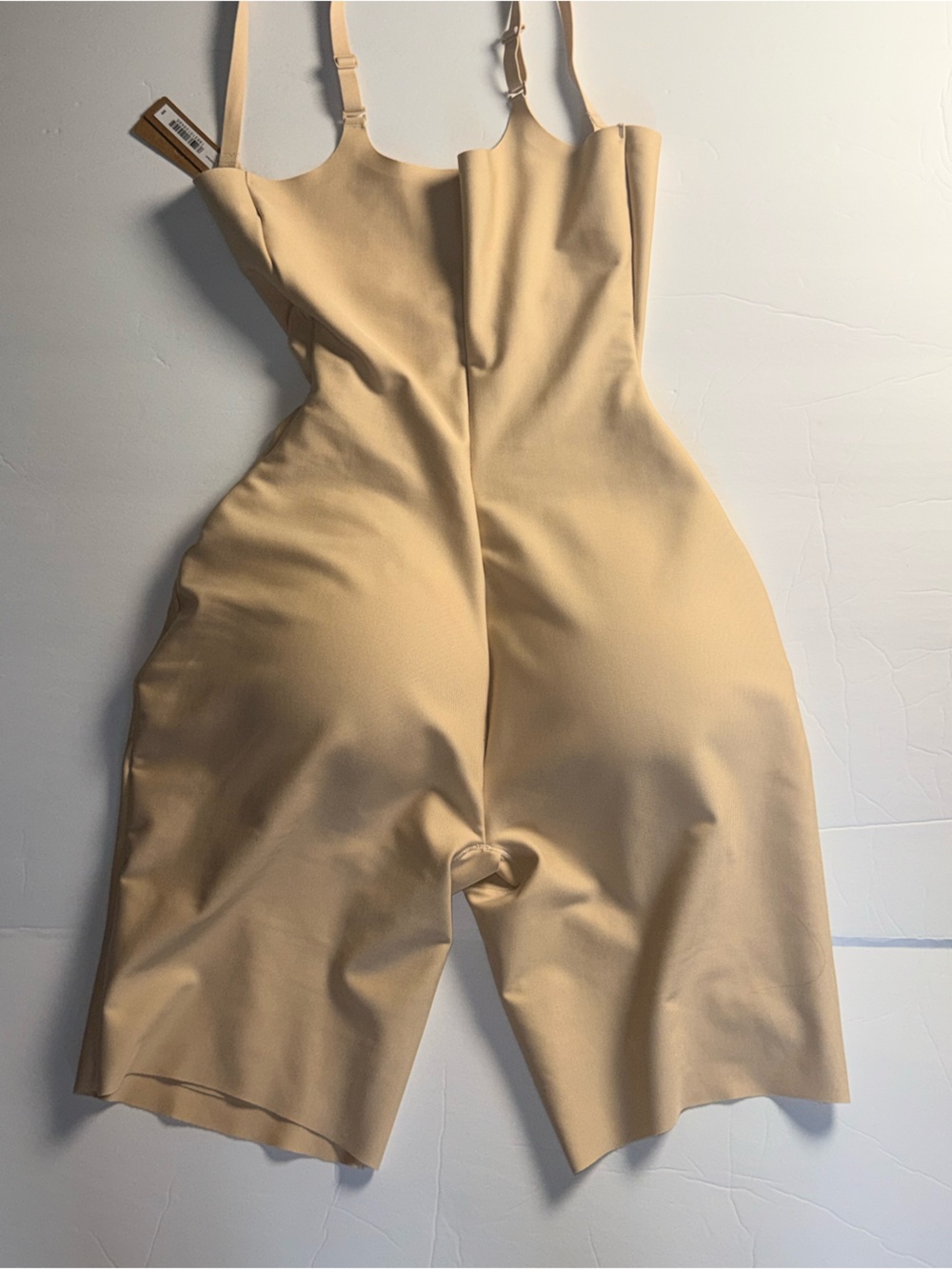 Skims NWT Butt Lifting open bust bodysuit  (Sand)  small NWT